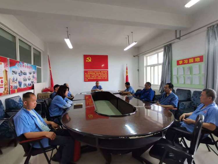 運(yùn)輸采供黨支部召開黨員大會(huì)，組織主題教育集中學(xué)習(xí)。